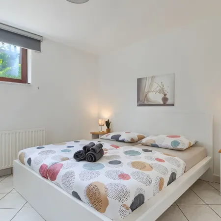 Beautiful spacious apartment (No. 5) with 2 bedrooms 300m from the beach