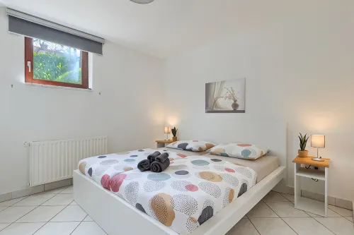 Beautiful spacious apartment (No. 5) with 2 bedrooms 300m from the beach