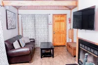 Tiny house in the woods. Pet-Friendly! - 3-Star