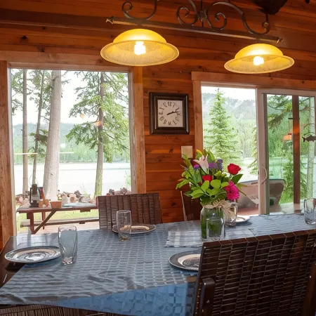 Mountain cabin just steps away from Ashley Lake