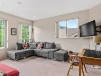 The Marmot's Den - Large Family-Friendly Ski Retreat in Sun Peaks Hotels in Sun Peaks