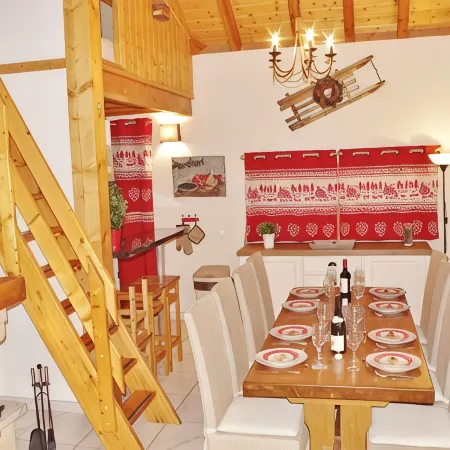Cosy private chalet at the foot of the slopes, Oz, Alpe d'Huez ski area