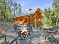 Secluded 6-bedroom Log Cabin Nestled in the Pines Hôtels à : Marion Township