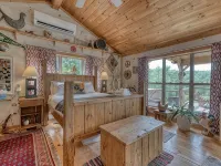 Unique Studio Cabin for Couples w/Mountain Views from Hot Tub! Hotels in Union County
