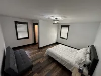 Roomy 5BR 1/4 mile from Main St - Wifi
