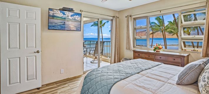 OCEAN VIEWS | BEACHFRONT | 2 BR with POOL Hotéis em Kihei