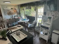 The She Shed a Cozy Country Setting to relax! 15 min to Dover, DE