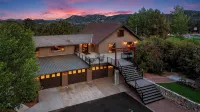 Luxury Estate on 5 Acres - Pickleball, Hot Tub, Mountain Views & Endless Fun