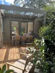 Designer home surrounded by beautiful garden- secure parking, remote check in - Boutique