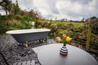 Luxury Shepherds Hut with Bath