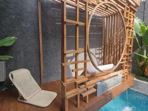 Akaya Villas Solo