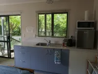 Stand alone cottage in tranquil garden, with balcony, pergola, SkyTV, free Wifi Hotels in Greytown