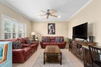 Beautifully decorated 2 bedroom cozy apartment