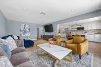 Spacious Home offers quality and comfort. - บังกะโล
