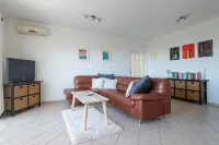 Spacious Family Apartment With Pool - 2-Star