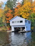 BOATHOUSE - 2 BEDROOM WATERFRONT COTTAGE SPRING & SUMMER STILL FALL AVAILABLE! - 3-Star