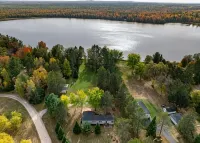 Peaceful 3-bedroom cottage on private Grass Lake.
