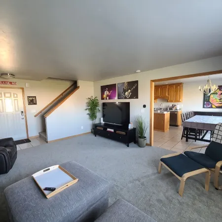 Your Green Bay Home Base.  Near I-43<Lambeau Field & Door County.