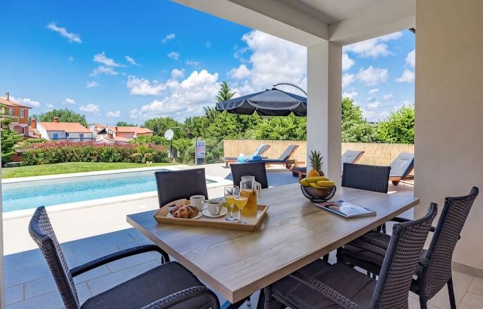 New villa Maris with private pool just 500m from beach