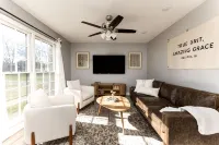 Creekside Getaway - Close to DT & Lake