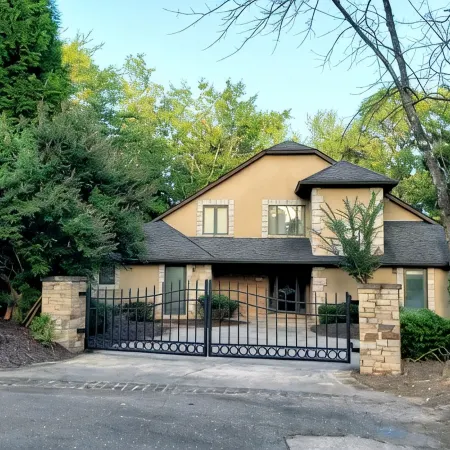 LL's house in the heart of Helen