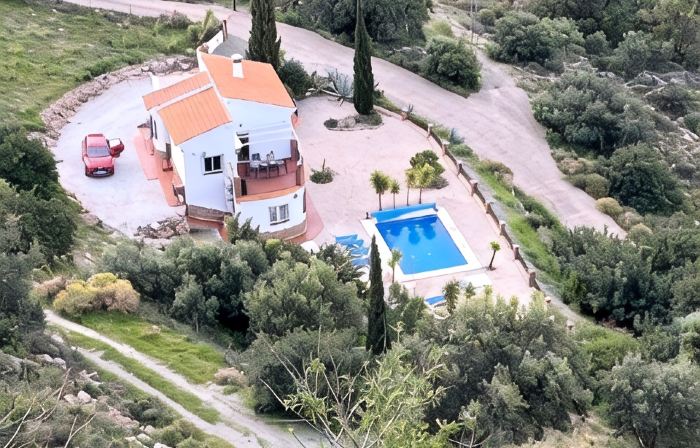 Villa El Olivo, rural villa with pool