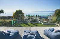 Absolute Beachfront Oasis with Sea Views & Hot Tub - 2성급