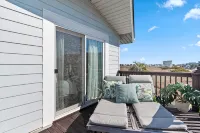 OceanView, Beach access 2 minutes, Heated Pool, 2 Master BRs, Sleeps 7 Upstairs - 4-Star