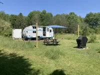 直通特拉華河設施齊全露營房車 - 2星級