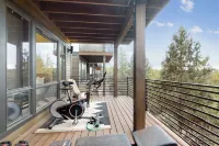 Modernist Mountain View Retreat in Old Mill!! Hot Tub!!!  Pool Table!!! - Gym