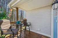 1/4 Mile to Ecusta Trail • Firepit • 1G Fiber Wi-Fi • Bamboo Bungalow - Kitchens