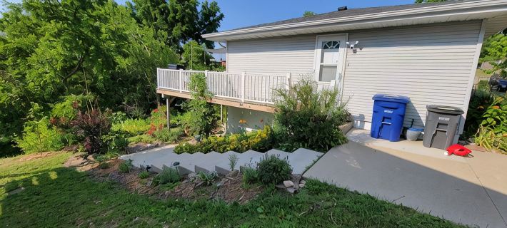 Private Entrance/Space. Peaceful Getaway. Close to Events. King Bed. Amenities! Hotels in Dubuque