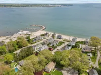 Beach Cottage, Private Beach and Pass Hotels in Niantic