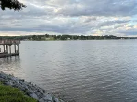 “The View” Lake Front Cottage w/Hot tub Hotels in Clines
