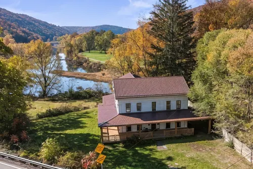 Historic Hunter’s Haven, Waterfront Gem in Tionesta. Float, fish and relax here. - Wifi