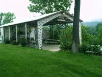 Paradise in the Little Buffalo River Valley less than a mile from Jasper. - Homestays