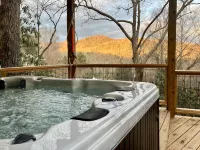 Rustic 1940's Appalachian Summer Cabin w/hot tub - Black Mountain - Alppimaja