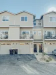 Beautiful, newly built 4 bedroom with garage - Bintang 3
