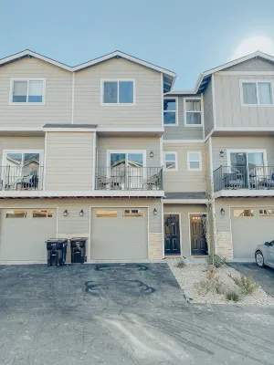 Beautiful, newly built 4 bedroom with garage