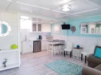 Cozy Studio Condo, short walk to Downtown Saugatuck, courtyard water view
