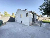 New 3 BR, Gated Parking, Sleep 8, Walk to BLVD 랭커스터 호텔