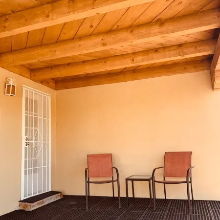 Private and Spacious Home Near the Plaza with Mountain Views!