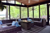 Lakefront Luxury Cabin- Dock, Hot Tub, Firepit, Kayaks, Game Room, Bunk Room