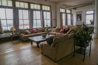 4 BD 2 BA Penthouse Historic Uptown Butte W/ Views