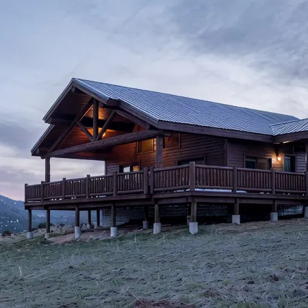 Stunning Cabin w/ Huge Deck & Amazing River Valley Views - WIFI