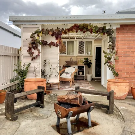 The Gypsy Saddler across from Tenterfield Saddler