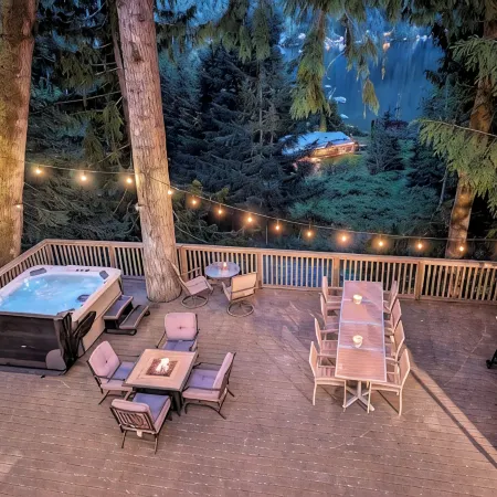 “The Lookout Lodge” Lake Sutherland house with private hot tub