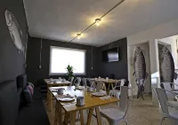 Mas Basico Hotel - breakfast