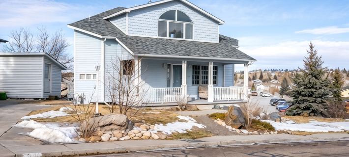Unique Triangle Shaped Home with 2 Master Suites on Separate Floors. Hotels in Cheyenne