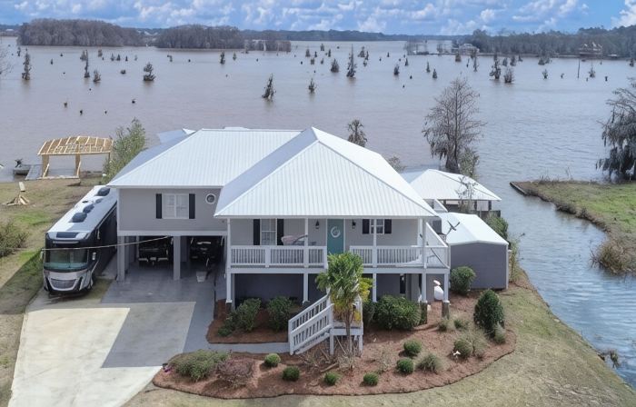 Lake Blackshear Getaway! Pool, BBQ, Firepit & WiFi